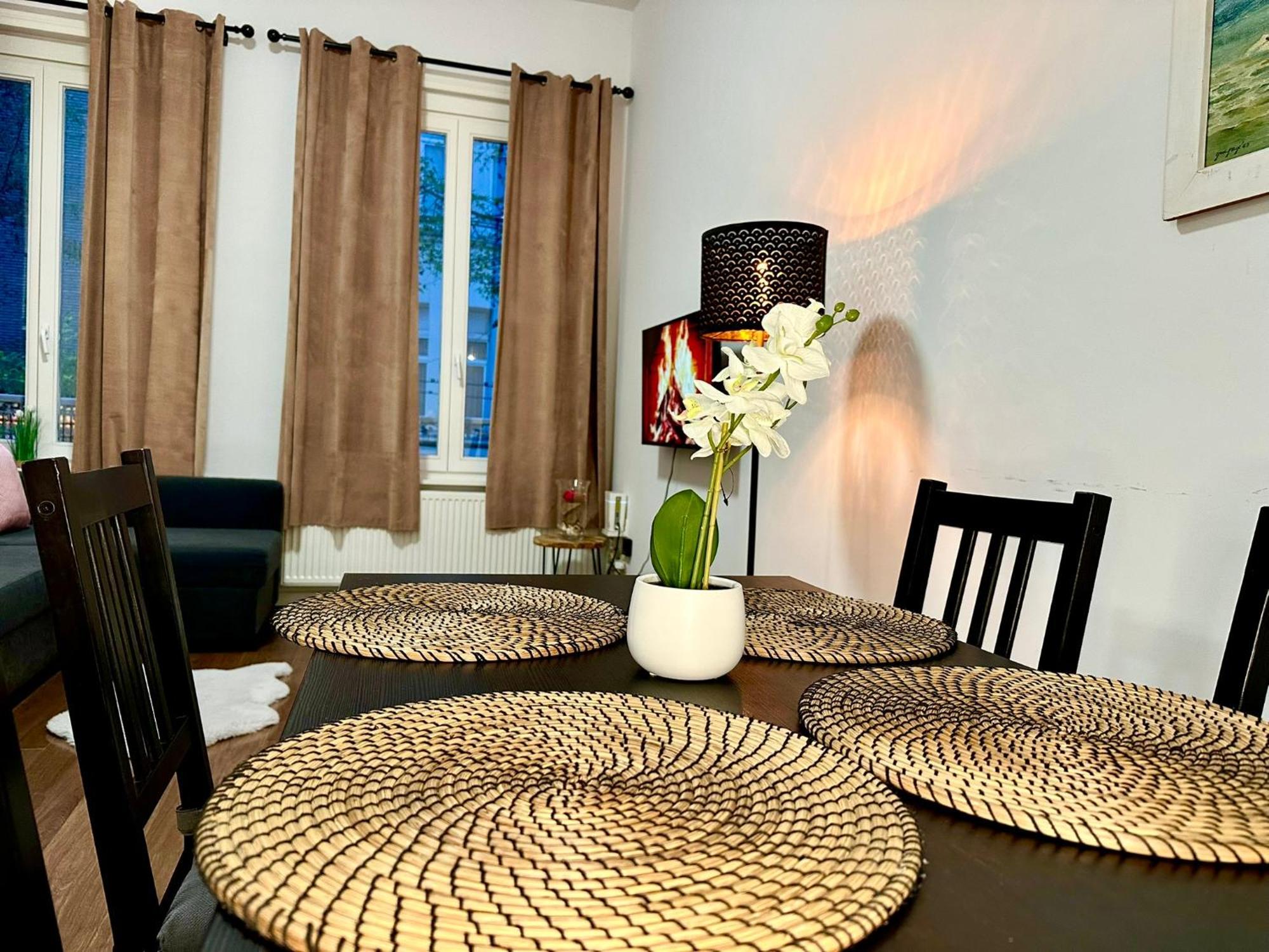 Luxury Suites Centrum By Rikas Hotels Antwerpen Ngoại thất bức ảnh